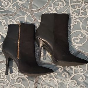 Jennifer Lopez Black bootie